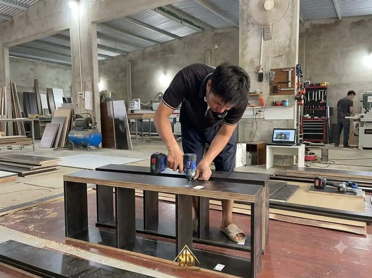 Đội ngũ thợ tay nghề cao tại xưởng thi công nội thất biệt thự